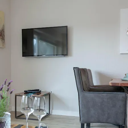 Strand Suite *